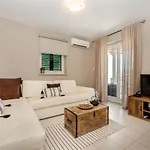 Apartment Cami -stylish With A Beautiful Seaview