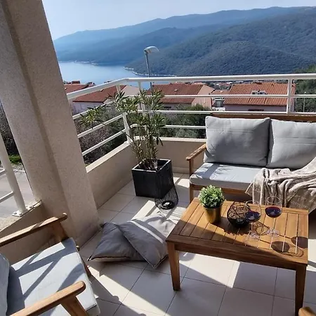 Cami -stylish With A Beautiful Seaview Apartment